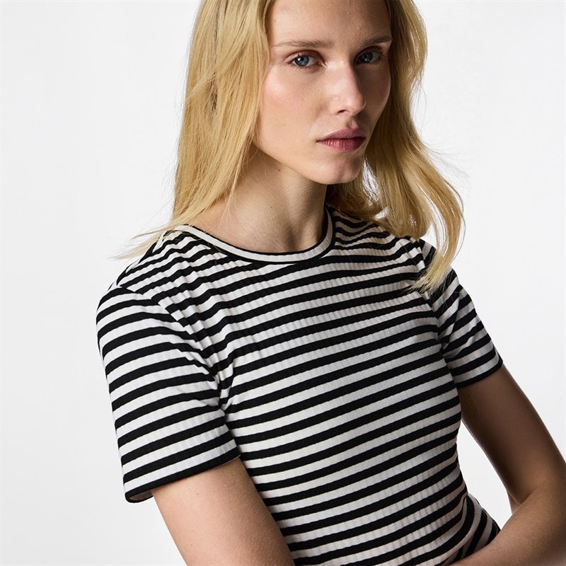 Pieces Womens Laya T-Shirt Black - Image 2