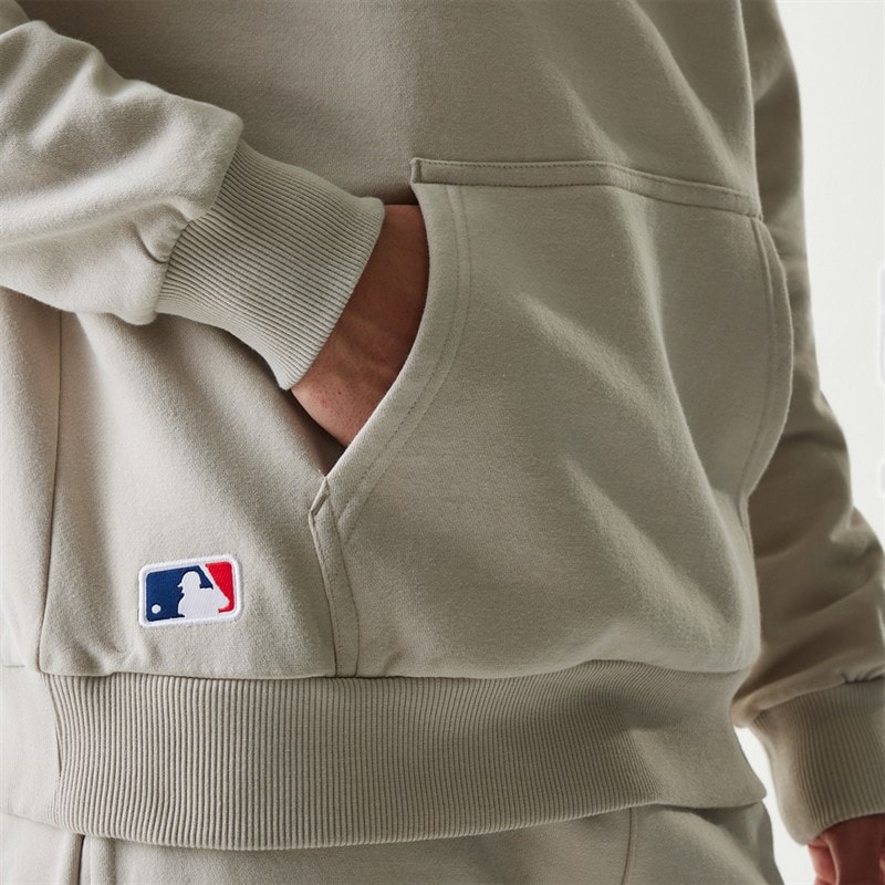New Era Mens New York Yankees Hoodie Light Beige - Image 4