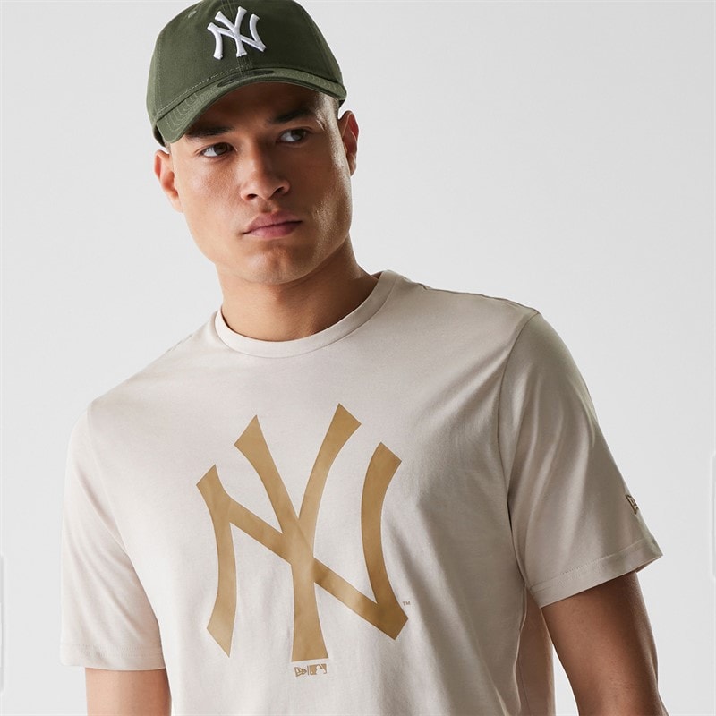 New Era Mens New York Yankees T-Shirt Stone White - Image 3