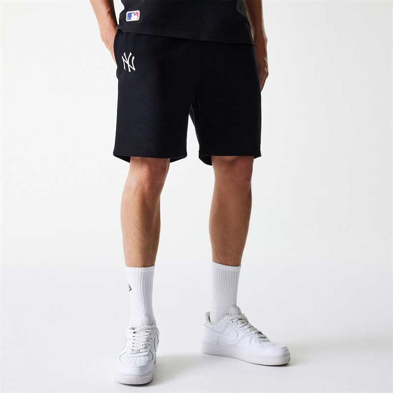 New Era Mens New York Yankees Shorts Black - Image 1
