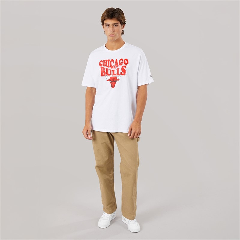 New Era Mens NBA Script Graphic Chicago Bulls T-Shirt te Whi - Image 3