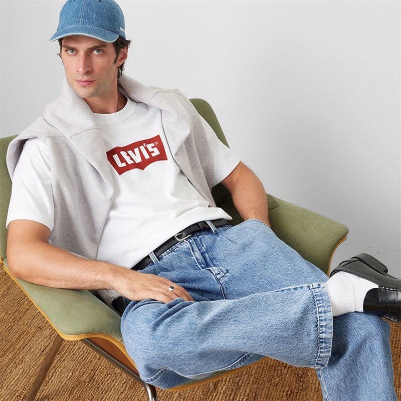 Levi's Mens Vintage Fit Graphic T-Shirt Vintage Chili Oil Batwing White - Image 3