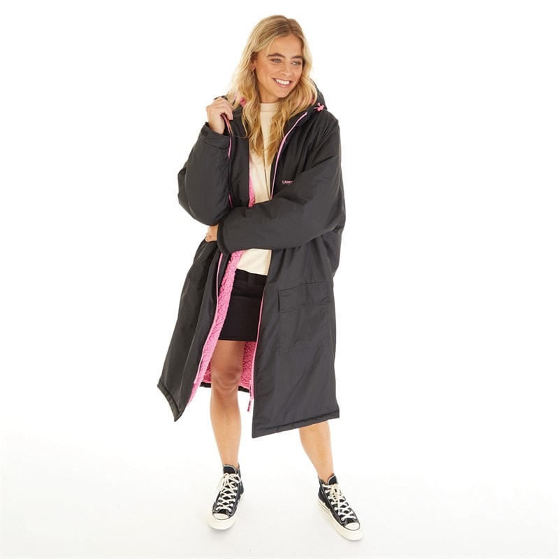 L'amore Couture Womens Luna Waterproof Changing Robe Black/Pink - Image 4