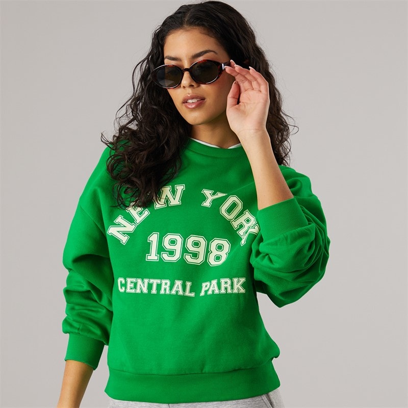 JJXX Womens Merle Crew Sweatshirt Green Beeprint New York - Image 1