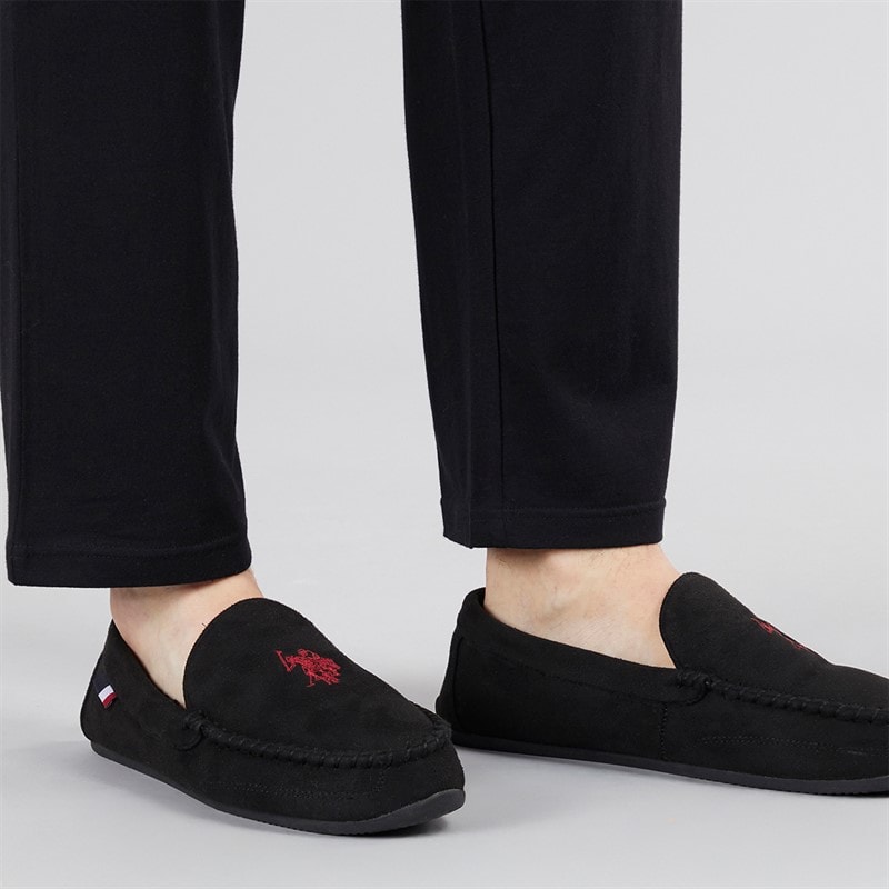 U.S. POLO ASSN. Mens Miky Moccasin Slippers Black/Red